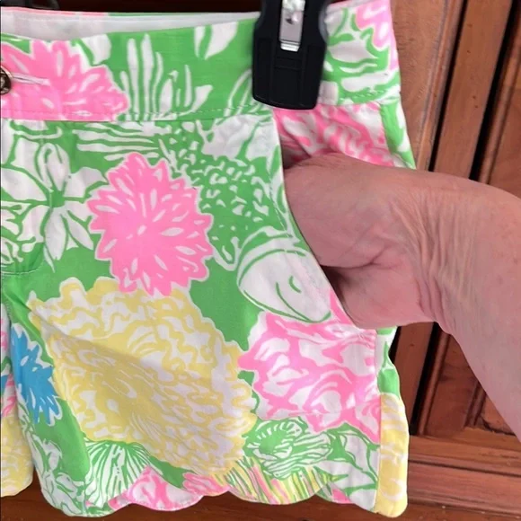 Lily Pulitzer Green and Pink Buttercup Shorts with Scalloped Hems EUC - Picture 2 of 11